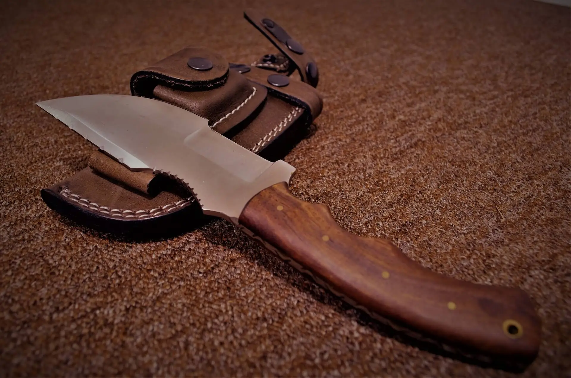 camping knife with cover